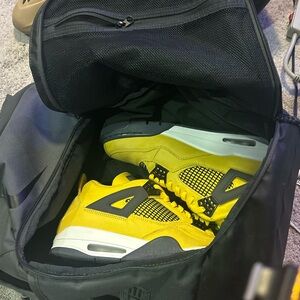 Air Jordan 4 Lightning